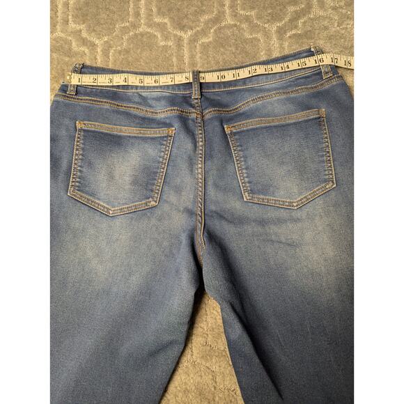 Maurices MID RISE Jeans WOMENS LARGE REG Denim Curvy Tapered Faded Dark Wash - Picture 6 of 7